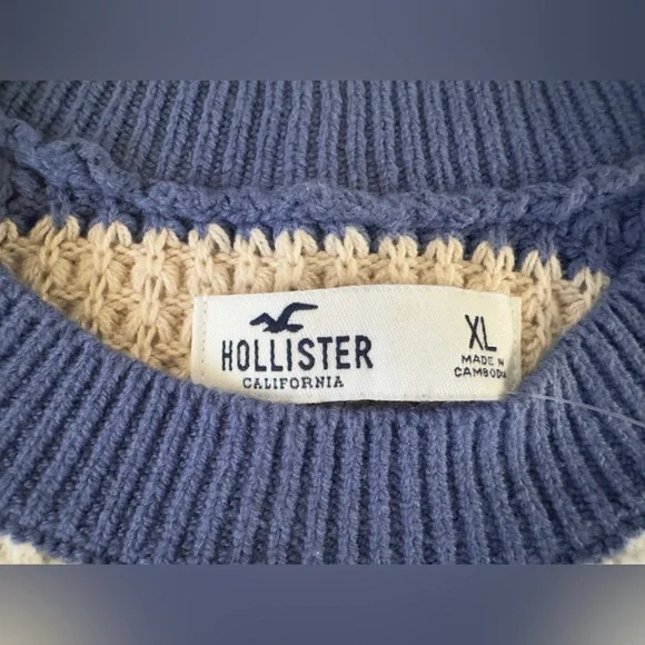 Hollister Navy and Cream Textured Sweater 💙🤍🤎
*NEW WITH TAGS 🏷️ - Picture 5 of 9